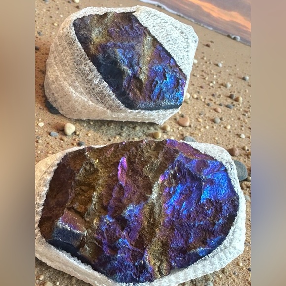Aura Amethyst Geode Crystal - Picture 5 of 10